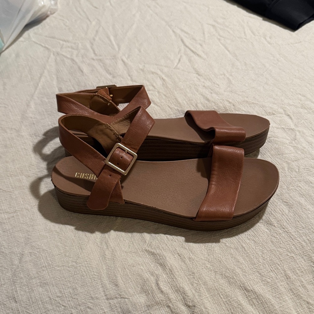 Elegant Tan Leather Sandals